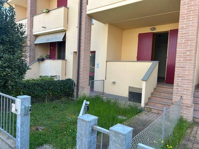 ufficio in vendita ad Imola in zona Area Industriale