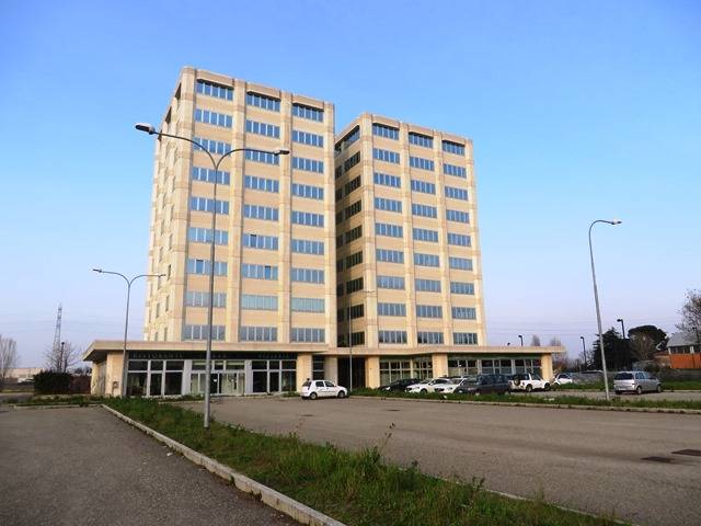 negozio in vendita ad Imola