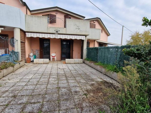 casa indipendente in vendita ad Imola in zona Area Industriale