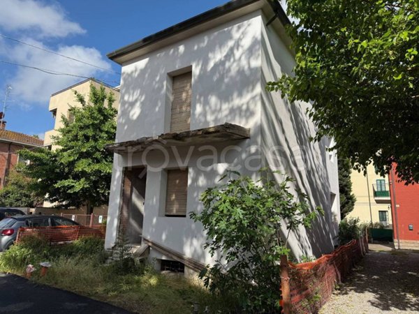 casa indipendente in vendita ad Imola