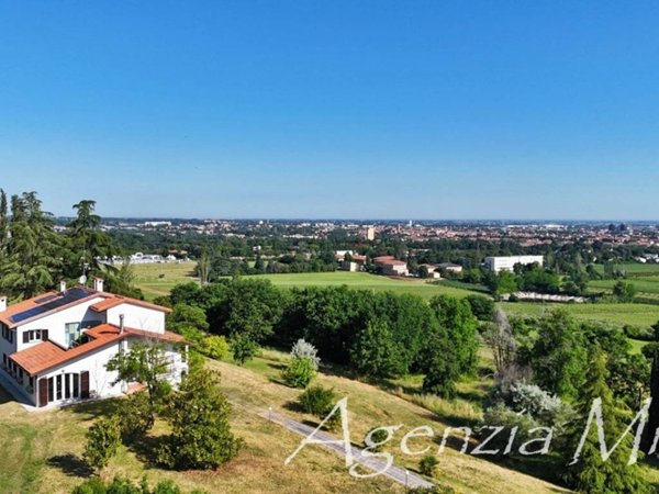 casa indipendente in vendita ad Imola in zona Centro Storico