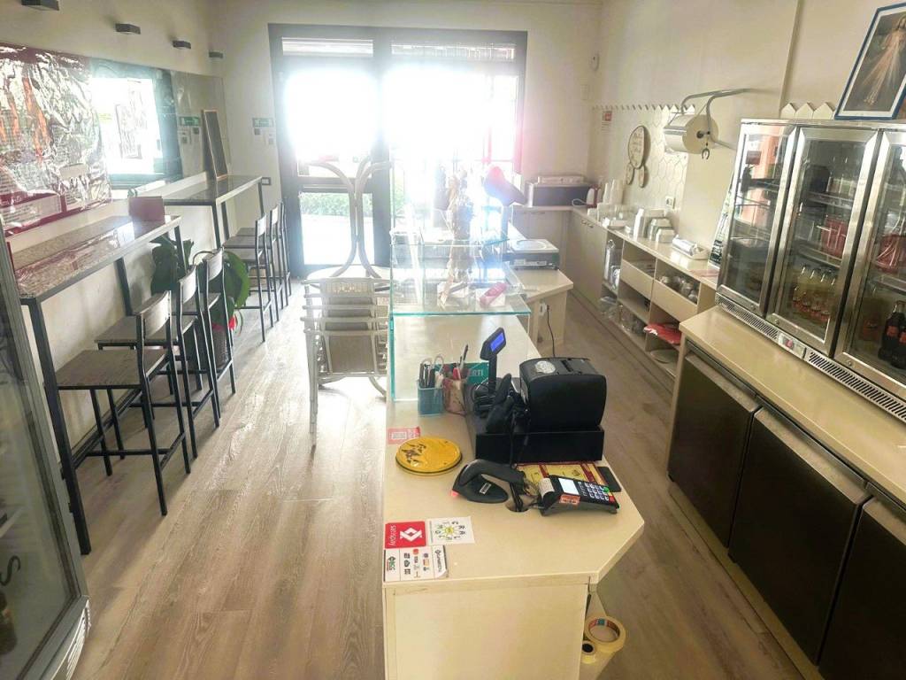 negozio in vendita ad Imola