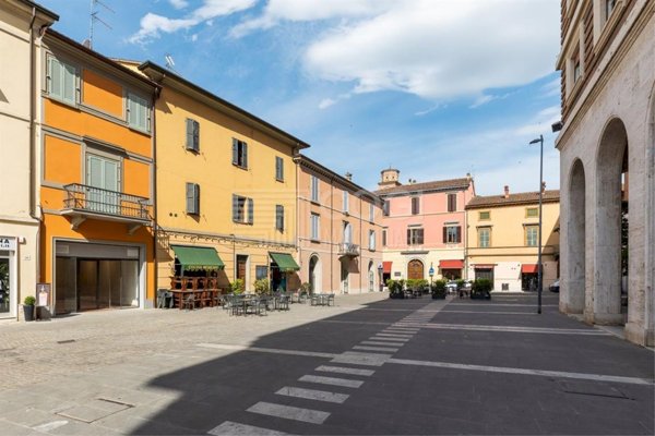 negozio in vendita ad Imola in zona Centro Storico