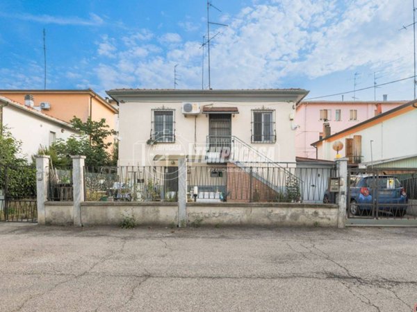 casa indipendente in vendita ad Imola