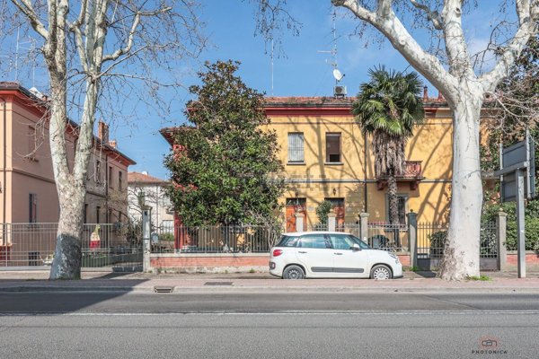 casa indipendente in vendita ad Imola in zona Centro Storico