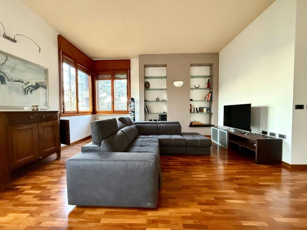casa indipendente in vendita ad Imola in zona Area Industriale