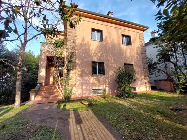 casa indipendente in vendita ad Imola in zona Centro Storico