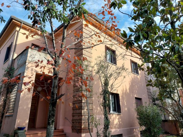 casa indipendente in vendita ad Imola in zona Centro Storico