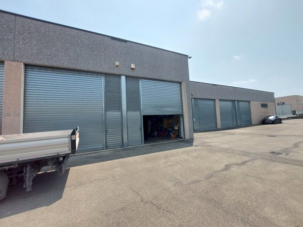 locale di sgombero in vendita ad Imola