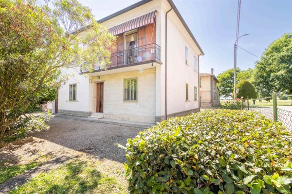 casa indipendente in vendita ad Imola in zona Sasso Morelli