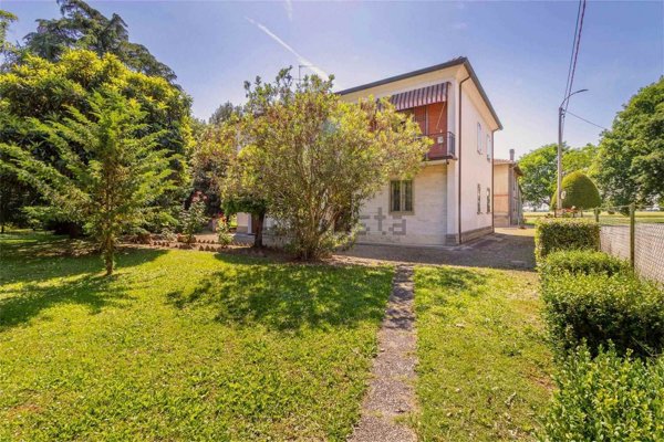 casa indipendente in vendita ad Imola in zona Sasso Morelli