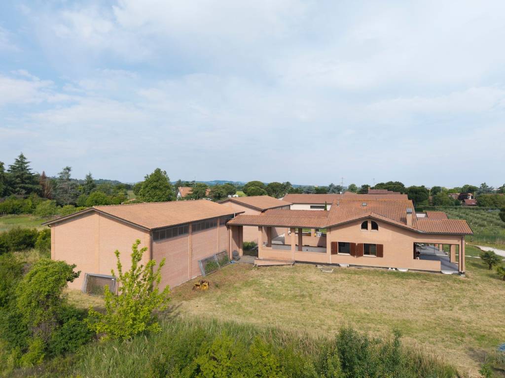casa indipendente in vendita ad Imola in zona Zello