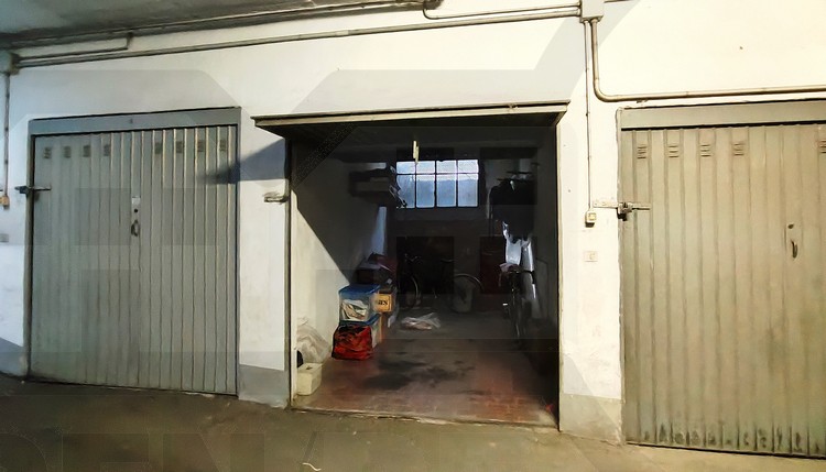 locale di sgombero in vendita ad Imola