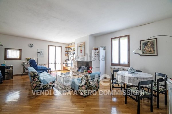 casa indipendente in vendita ad Imola in zona Sasso Morelli