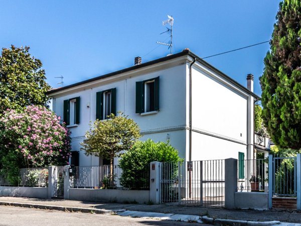 casa indipendente in vendita ad Imola