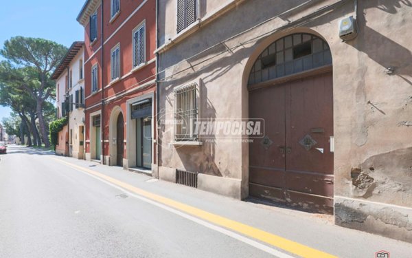 casa indipendente in vendita ad Imola in zona Centro Storico