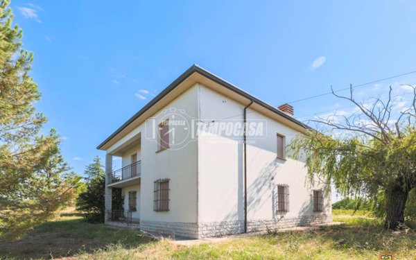 casa indipendente in vendita ad Imola in zona Centro Storico