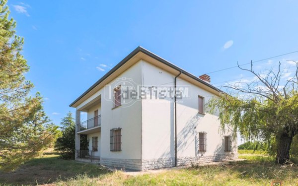 casa indipendente in vendita ad Imola in zona Centro Storico