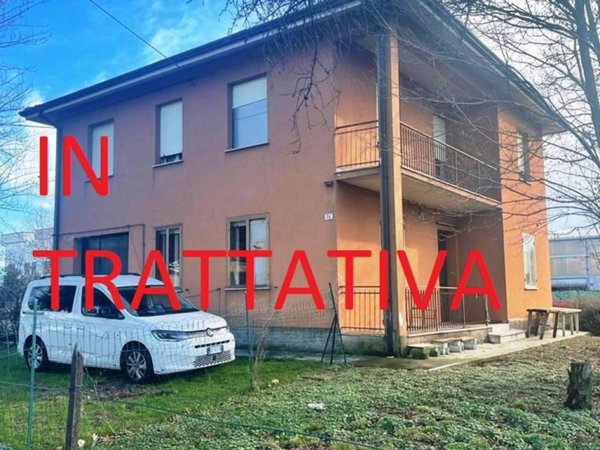 casa indipendente in vendita ad Imola in zona Area Industriale