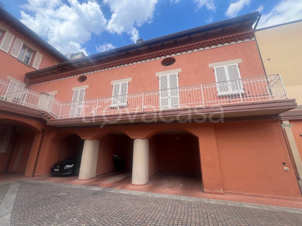 casa indipendente in vendita ad Imola in zona Centro Storico
