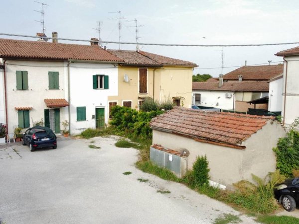 casa indipendente in vendita ad Imola in zona Sesto Imolese