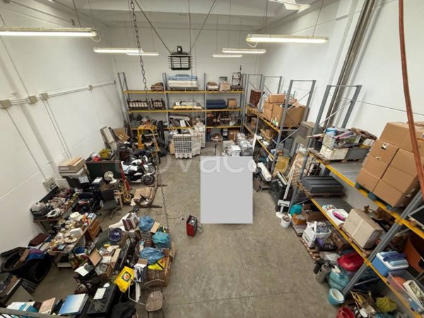 locale commerciale in vendita ad Imola
