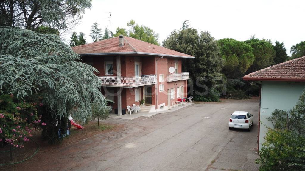casa indipendente in vendita ad Imola in zona Centro Storico