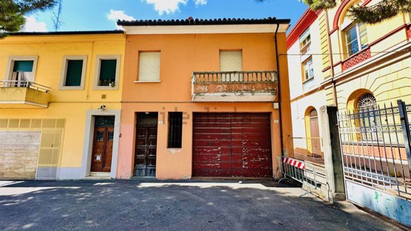 casa indipendente in vendita ad Imola in zona Centro Storico