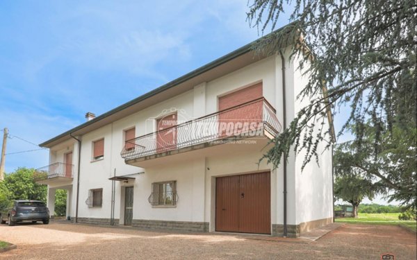 casa indipendente in vendita ad Imola