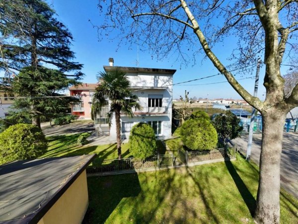 casa indipendente in vendita ad Imola in zona Sesto Imolese