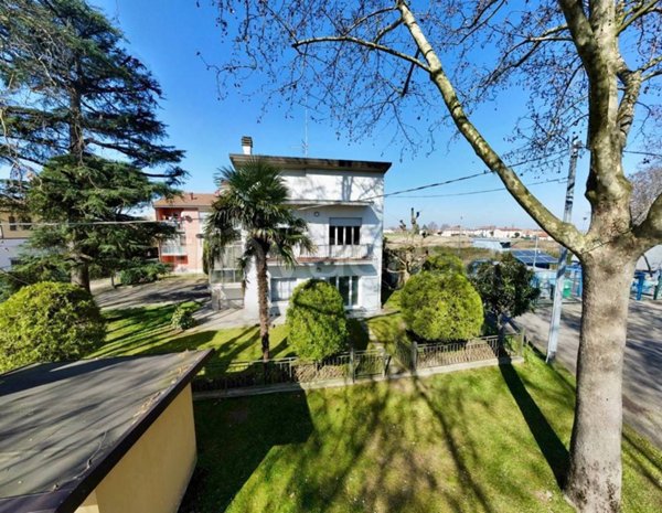 casa indipendente in vendita ad Imola in zona Sesto Imolese