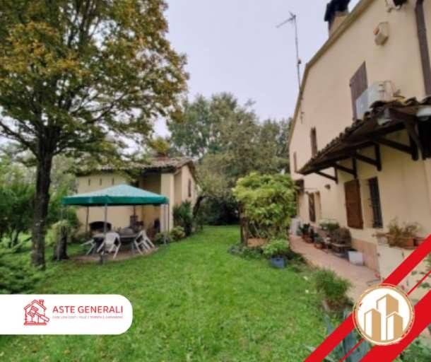 casa indipendente in vendita ad Imola in zona Spazzate Sassatelli