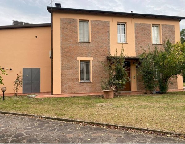 casa indipendente in vendita ad Imola in zona Centro Storico