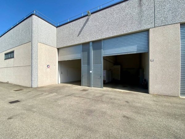 locale commerciale in vendita ad Imola in zona Area Industriale