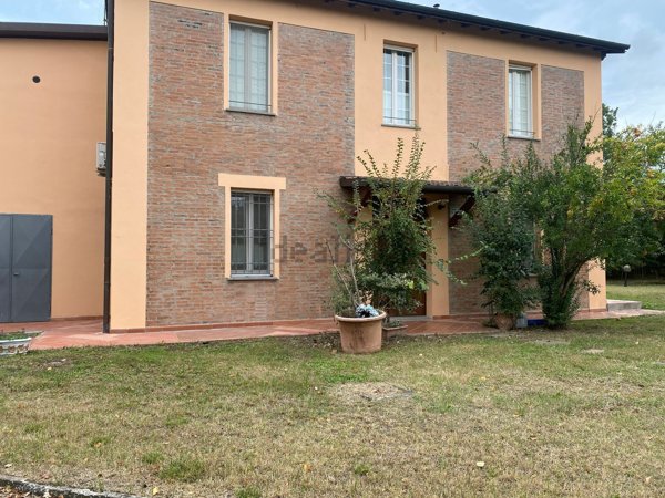 casa indipendente in vendita ad Imola