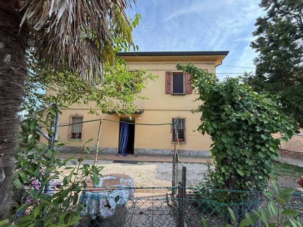 casa indipendente in vendita ad Imola in zona Sesto Imolese
