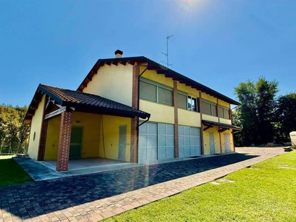 locale commerciale in vendita ad Imola
