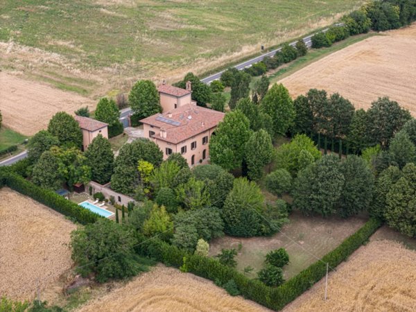 villa in vendita ad Imola