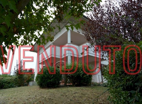 casa indipendente in vendita ad Imola in zona Linaro