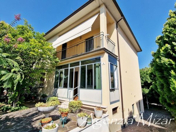 casa indipendente in vendita ad Imola in zona Centro Storico