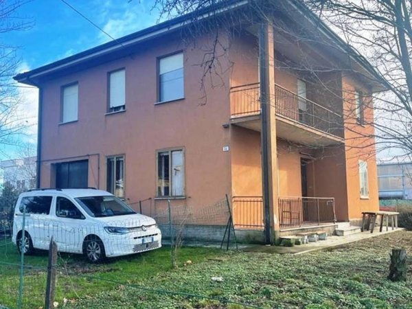 casa indipendente in vendita ad Imola