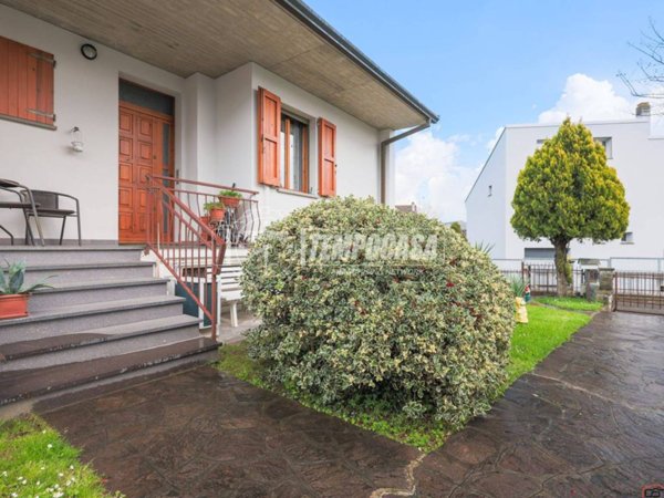 casa indipendente in vendita ad Imola in zona Ponticelli