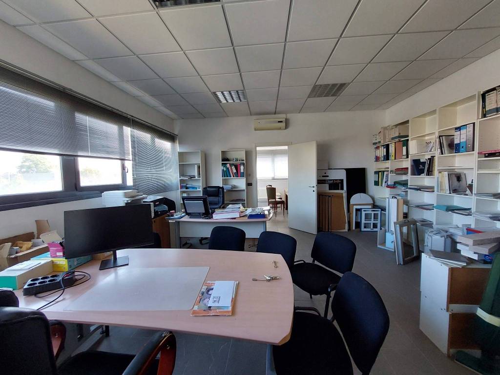 ufficio in vendita ad Imola in zona Càsola Canina