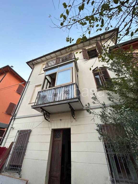 casa indipendente in vendita ad Imola in zona Centro Storico