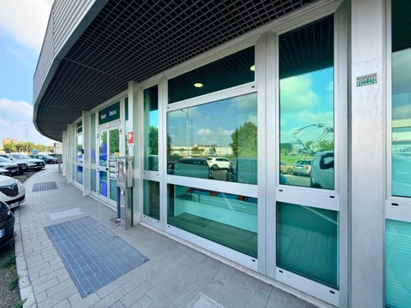 negozio in vendita ad Imola in zona Càsola Canina