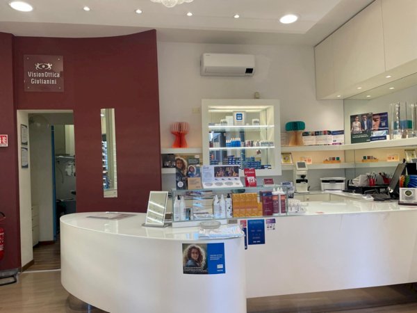 locale commerciale in vendita ad Imola in zona Centro Storico