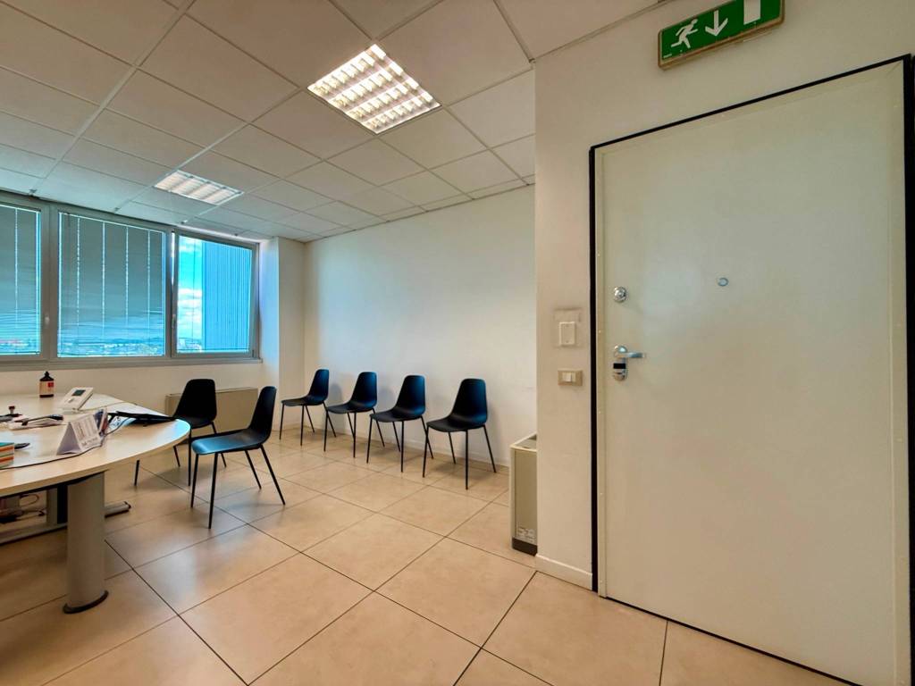 negozio in vendita ad Imola in zona Càsola Canina