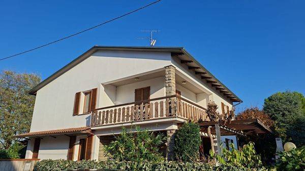 casa indipendente in vendita ad Imola in zona Sasso Morelli