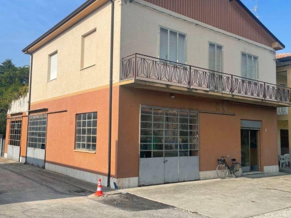 casa indipendente in vendita ad Imola in zona Sesto Imolese