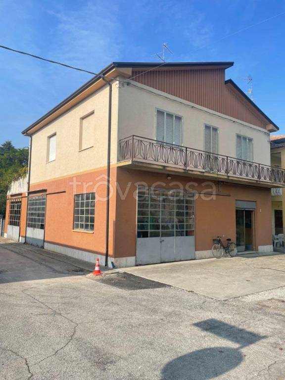 casa indipendente in vendita ad Imola